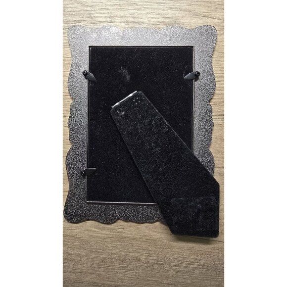 Vintage Ornate Floral Metal & Red Scroll Photo Frame 5.5"x3.5" - Picture 4 of 8